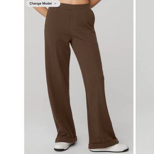 Alo High-Waist Trouser Leg Pant in Espresso - Size Medium